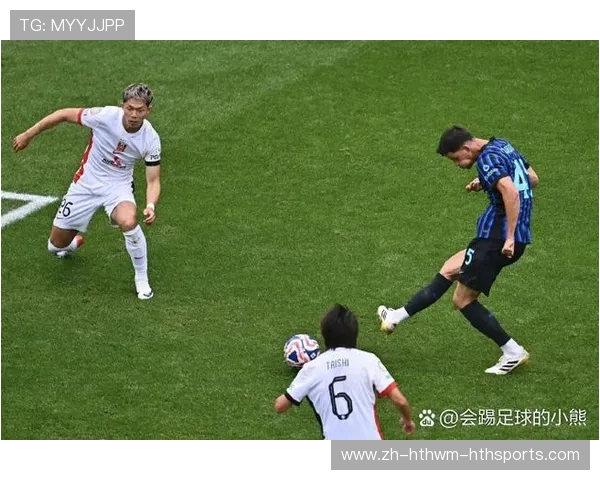 足球比赛中的防守反击与全员协作